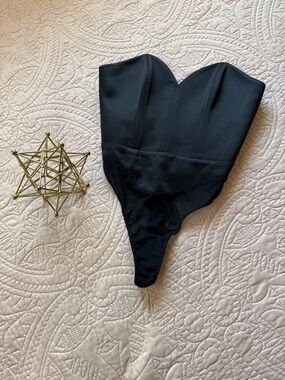 House of CB Black Strapless Sweetheart Bodysuit